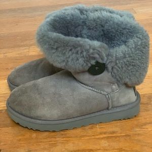 Ladies Ugg Boots gently used